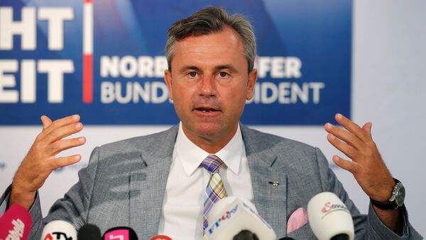 Austrian presidential candidate Norbert Hofer of the Freedom Party (FPOe) addresses a news conference ahead of a re-run of the run-off presidential election in Vienna, Austria August 29, 2016 - Sputnik International