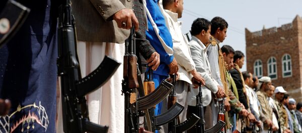 Armed men loyal to the Houthi movement hold their weapons as they gather to protest against a Saudi-led coalition air strike that hit a hospital operated by Medecins Sans Frontieres in northern Yemen, in the capital Sanaa August 16, 2016 Armed men loyal to the Houthi movement hold their weapons as they gather to protest against a Saudi-led coalition air strike that hit a hospital operated by Medecins Sans Frontieres in northern Yemen, in the capital Sanaa August 16, 2016 - Sputnik International