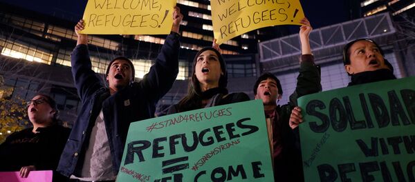 Human rights activists and people from the Muslim community display placards during a demonstration in New York in solidarity for Syrian and Iraqi refugees (File) - Sputnik International