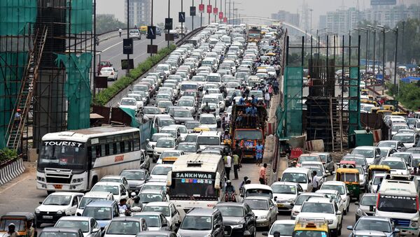 Indian commuters and their vehicles stand in a traffic jam in New Delhi  (File) - Sputnik International