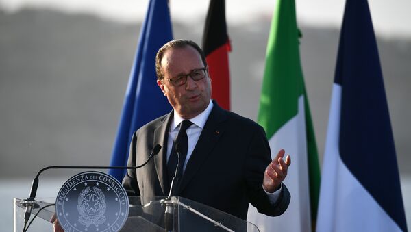 French President Francois Hollande gives a joint press conference with Italian Prime Minister and German Chancellor aboard of the Garibaldi navy on the harbour of Italian island of Ventotene, on August 22, 2016, ahead of a meeting on the island, where the leaders of Italy, France and Germany meet to discuss the post-Brexit EU - Sputnik International