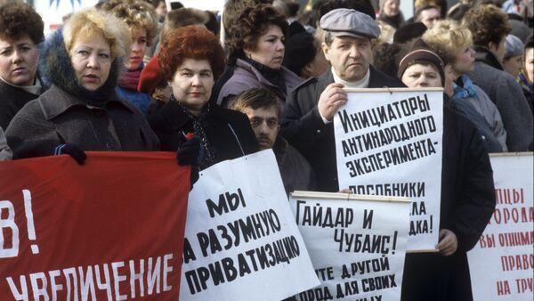 Sales workers at a protest meeting against Russia's robber baron privatization schemes of the early 1990s. - Sputnik International