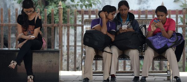 Indian women check their mobile telephones at a free Wi-Fi Internet zone in Mumbai (File) Indian women check their mobile telephones at a free Wi-Fi Internet zone in Mumbai (File) - Sputnik International