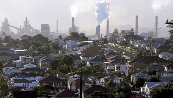 Smoke billows out of a chimney stack of steel works factories in Port Kembla, south of Sydney (File) - Sputnik International