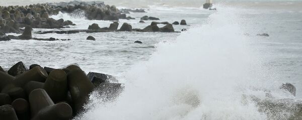 Waves beat against the seashore in Ishinomaki, Miyagi prefecture, on August 30, 2016 as Typhoon Lionrock makes its course towards northeastern Japan. Waves beat against the seashore in Ishinomaki, Miyagi prefecture, on August 30, 2016 as Typhoon Lionrock makes its course towards northeastern Japan. - Sputnik International