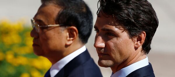 Chinese Premier Li Keqiang (L) and Canadian Prime Minister Justin Trudeau attend a welcoming ceremony at the Great Hall of the People in Beijing, China, August 31, 2016 - Sputnik International