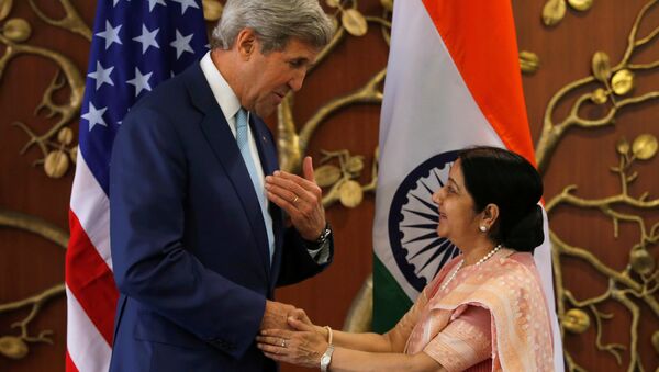 U.S. Secretary of State John Kerry (L) shakes hands with India's Foreign Minister Sushma Swaraj before the start of their meeting in New Delhi, India, August 30, 2016 - Sputnik International