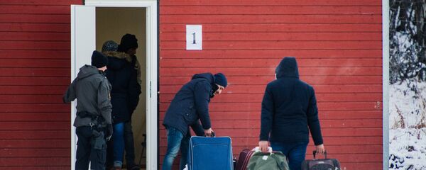 Refugees are welcomed upon arrival at the Norwegian border crossing station at Storskog after crossing the border from Russia near Kirkenes. Refugees are welcomed upon arrival at the Norwegian border crossing station at Storskog after crossing the border from Russia near Kirkenes. - Sputnik International