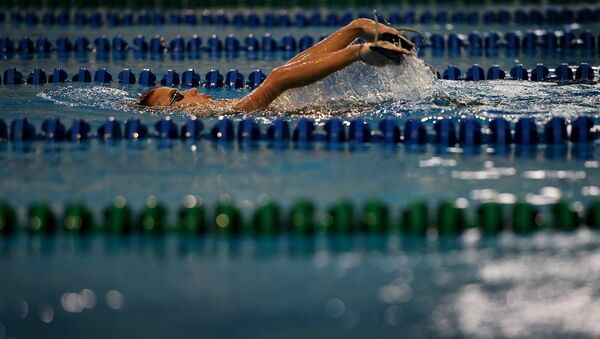 Paralympic swimmer Alexander Makarov, Russia's Paralympic national team, swims during a training session in the town of Ruza, 100 km west of Moscow - Sputnik International