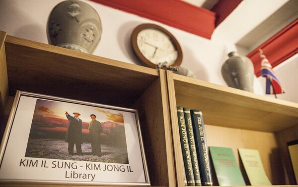 A small library with Korean books in the cafe - Sputnik International