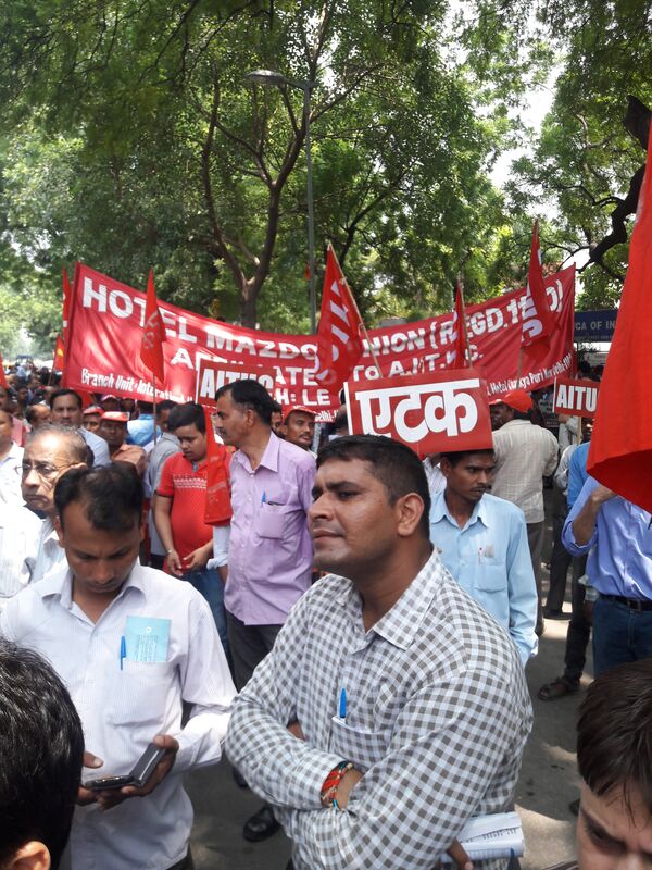 Indian Workers Strike in Fight to fix Minimum Wages at $ 9 per day Indian Workers Strike in Fight to fix Minimum Wages at $ 9 per day - Sputnik International