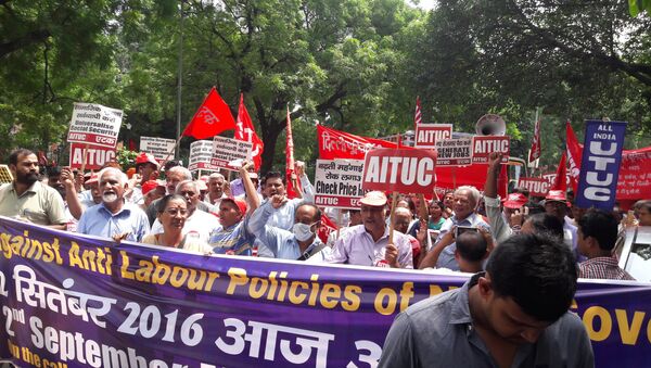 Indian Workers Strike in Fight to fix Minimum Wages at $ 9 per day - Sputnik International