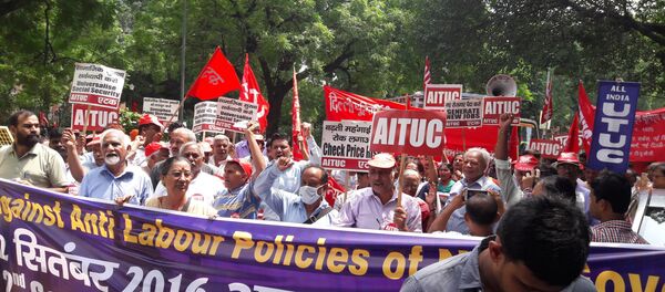 Indian Workers Strike in Fight to fix Minimum Wages at $ 9 per day Indian Workers Strike in Fight to fix Minimum Wages at $ 9 per day - Sputnik International