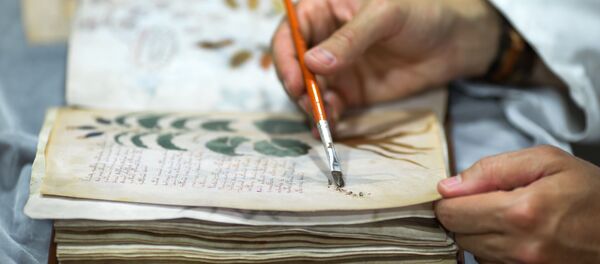 Luis Miguel quality control operator of the Spanish publishing Siloe working on cloning the 'Codex Voynich' Yale University, in Burgos province on August 9, 2016. - Sputnik International