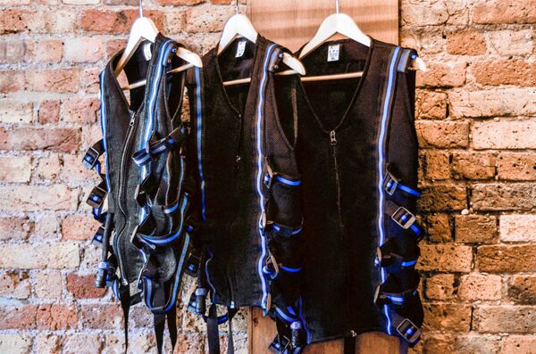 Specially fitted suits, which are used to conduct the electric pulses to your body. Specially fitted suits, which are used to conduct the electric pulses to your body. - Sputnik International