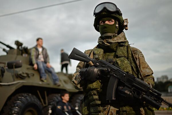A soldier in 'Ratnik' modern military garment A soldier in 'Ratnik' modern military garment - Sputnik International