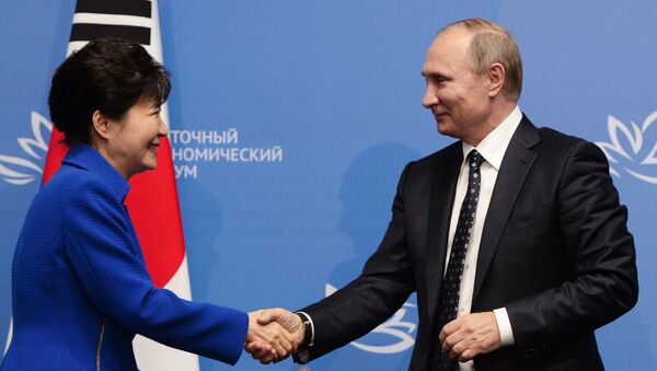 September 3, 2016. Russian President Vladimir Putin and South Korean President Park Geun-hye after a press conference following the Russian-South Korean talks as part of the Eastern Economic Forum. - Sputnik International