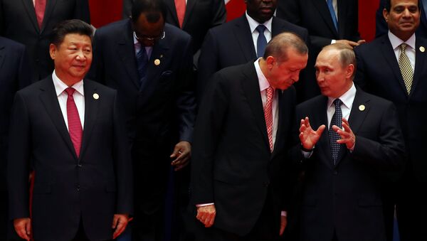 Chinese President Xi Jinping (L), Russian President Vladimir Putin (R), Turkey's President Erdogan pose for a group picture during the G20 Summit in Hangzhou, Zhejiang province, China September 4, 2016. - Sputnik International