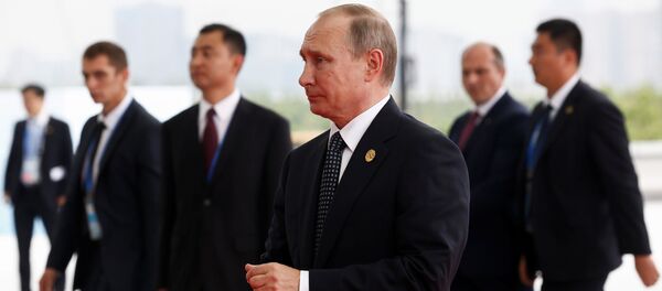 Russian President Vladimir Putin (C) arrives to attend the G20 Summit in Hangzhou, Zhejiang province, China, September 4, 2016. Russian President Vladimir Putin (C) arrives to attend the G20 Summit in Hangzhou, Zhejiang province, China, September 4, 2016. - Sputnik International
