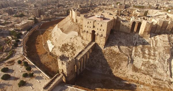 Aerial view of the Citadel, located in the old city of Aleppo (File) - Sputnik International
