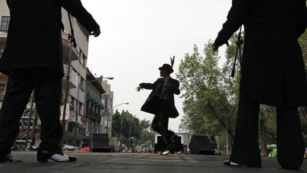 Men dressed in 1940s-era zoot suits dance during a festival in honor of Tin Tan in Mexico City. (File) - Sputnik International