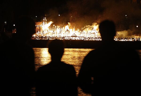 Britain London Burning Britain London Burning - Sputnik International