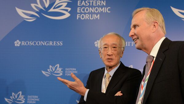 President of Sasakawa Peace Foundation, former executive director of the International Energy Agency (2007-2011) Nobuo Tanaka, left, and Chief Executive Officer of BP Robert Dudley at the Eastern Economic Forum in Vladivostok - Sputnik International