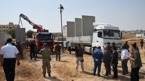 Civil and military authorities inspect the construction of a border wall between Turkey and Syria near the Mursitpinar border gate in Suruc, bordering with the northern Syrian town of Kobani, in southeastern Sanliurfa province, Turkey, August 29, 2016 - Sputnik International