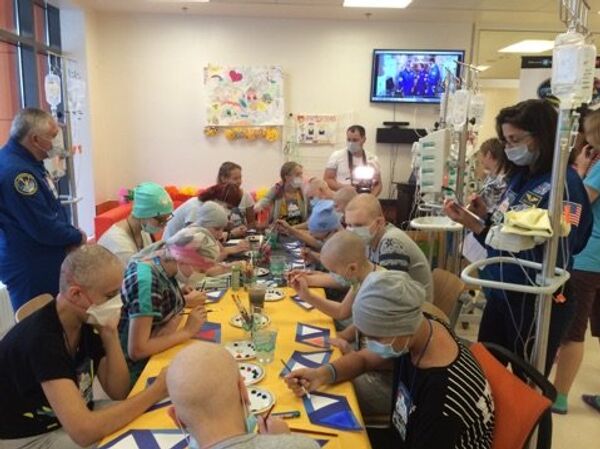 NASA astronauts hold art therapy master class for cancer patients in Moscow NASA astronauts hold art therapy master class for cancer patients in Moscow - Sputnik International