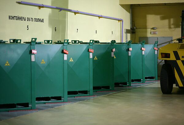 10-ton green containers for preserving secure uranium oxide 10-ton green containers for preserving secure uranium oxide - Sputnik International