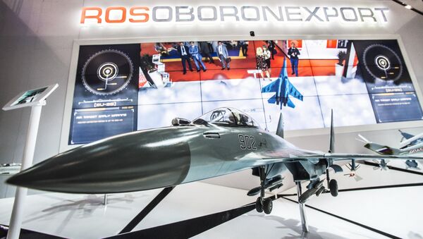 A model of the Su-35 aircraft at the Rosoboronexport stand during the 2015 Dubai Airshow international exhibition - Sputnik International