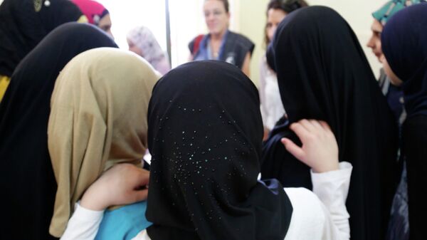 Syrian and Lebanese girls huddle round in a group discussion about early marriage at a community centre in southern Lebanon. - Sputnik International