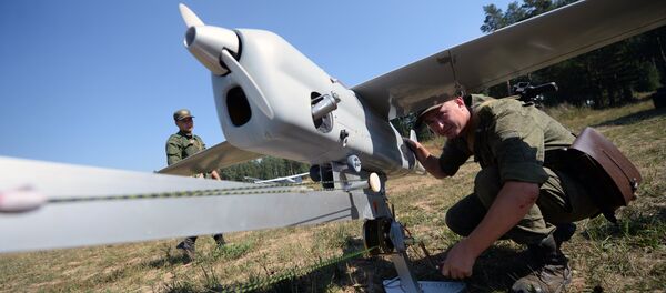 Подготовка к запуску БПЛА Леер-3с аэродинамически забрасываемым передатчиком помех с абонентским терминалом сотовой связи стандарта GSM во время тактико-специальных занятий с подразделениями радиоэлектронной борьбы ЦВО на полигоне Свердловский Подготовка к запуску БПЛА Леер-3с аэродинамически забрасываемым передатчиком помех с абонентским терминалом сотовой связи стандарта GSM во время тактико-специальных занятий с подразделениями радиоэлектронной борьбы ЦВО на полигоне Свердловский - Sputnik International