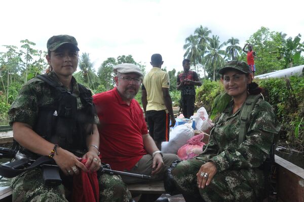 Oleg Yasinsky with FARC guerilla fighters Oleg Yasinsky with FARC guerilla fighters - Sputnik International