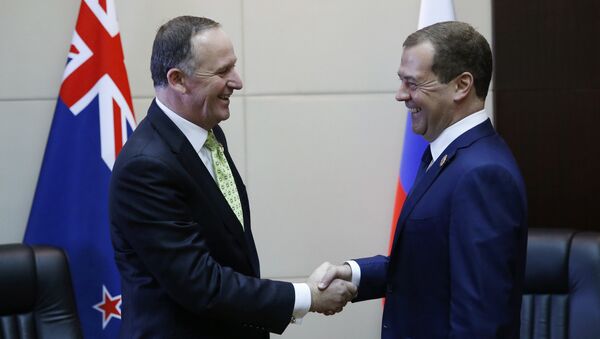 Russian Prime Minister Dmitry Medvedev (right) and Prime Minister of New Zealand John Key during a meeting in Vientiane - Sputnik International