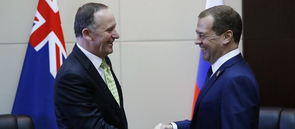 Russian Prime Minister Dmitry Medvedev (right) and Prime Minister of New Zealand John Key during a meeting in Vientiane - Sputnik International
