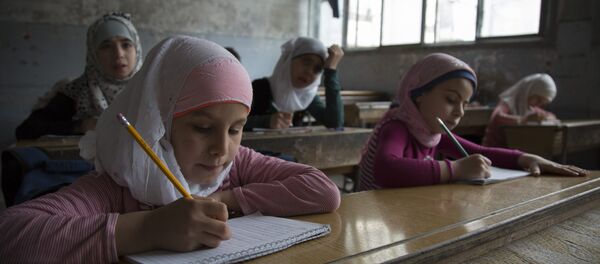 Syrian children attend a class at a primary school in Aleppo on May 7, 2016 Syrian children attend a class at a primary school in Aleppo on May 7, 2016 - Sputnik International