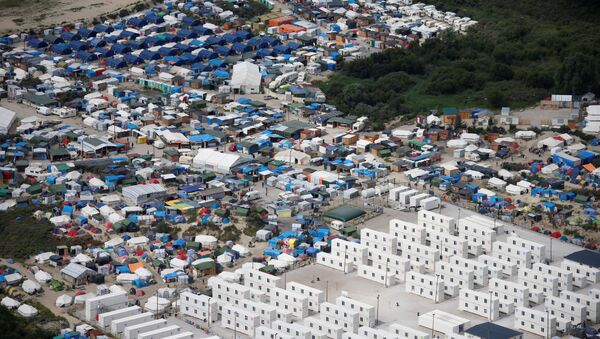Aerial view of a makeshift camp as containers (front) are put into place to house migrants living in what is known as the Jungle, a sprawling camp in Calais, France, August 14, 2016 - Sputnik International