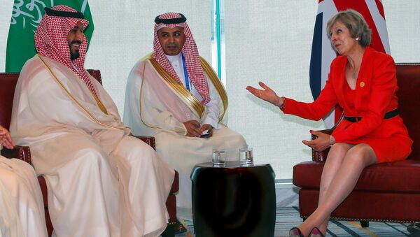 Britain's Prime Minister Theresa May (R) and Saudi Arabia's Deputy Crown Prince Mohammed bin Salman (L) meet ahead of G20 Summit in Hangzhou, Zhejiang province, China, September 4, 2016. - Sputnik International