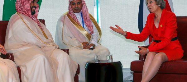 Britain's Prime Minister Theresa May (R) and Saudi Arabia's Deputy Crown Prince Mohammed bin Salman (L) meet ahead of G20 Summit in Hangzhou, Zhejiang province, China, September 4, 2016. - Sputnik International