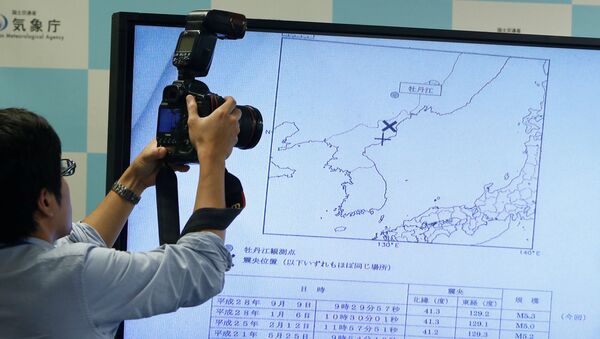 A photographers takes picture of a monitor showing the seismic event was indicated on North Korea and observed in Japan during a news conference at the Japan Meteorological Agency in Tokyo, Japan, September 9, 2016. - Sputnik International