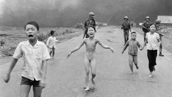 This is a June 8, 1972 file photo of South Vietnamese forces follow after terrified children, including 9-year-old Kim Phuc, center, as they run down Route 1 near Trang Bang after an aerial napalm attack on suspected Viet Cong hiding places - Sputnik International