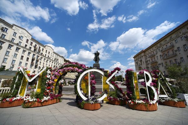 A monument to Yury Dolgoruky on Tverskaya Street in Moscow - Sputnik International