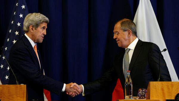 U.S. Secretary of State John Kerry and Russian Foreign Minister Sergei Lavrov shake hands at the conclusion of their press conference following their meeting in Geneva, Switzerland where they discussed the crisis in Syria September 9, 2016 - Sputnik International