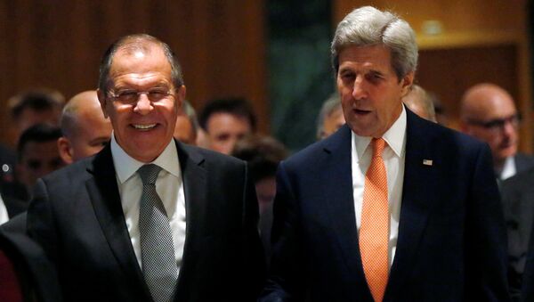 U.S. Secretary of State John Kerry (R) and Russian Foreign Minister Sergei Lavrov walk into their meeting room in Geneva, Switzerland, to discuss the crisis in Syria, September 9, 2016 - Sputnik International