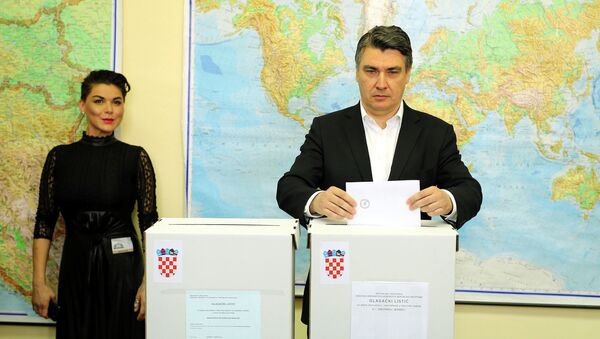 Zoran Milanovic, president of Social Democratic Party (SDP), casts his ballot at a polling station during a parliamentary election in Zagreb, Croatia, September 11, 2016. - Sputnik International