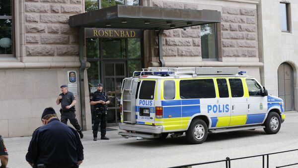 Police officers react in front of the main entrance at Rosenbad, the Swedish seat of the Government, in Stockholm - Sputnik International