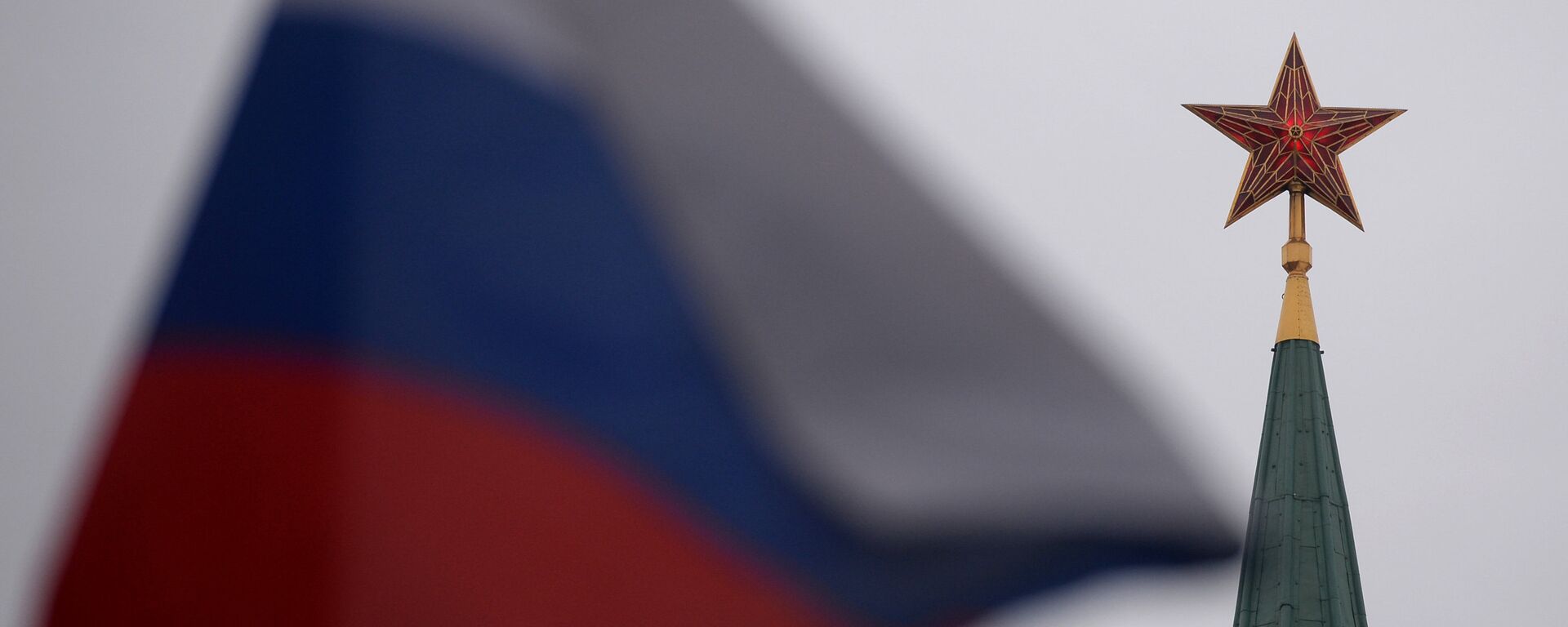 گلدسته برج کرملین مسکو و پرچم روسیه در میدان سرخ - اسپوتنیک بین المللی، 1920، 05/06/2024