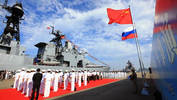 Officers and soldiers of China's People's Liberation Army (PLA) Navy hold a welcome ceremony as a Russian naval ship arrives in port in Zhanjiang in southern China's Guangdong Province - Sputnik International