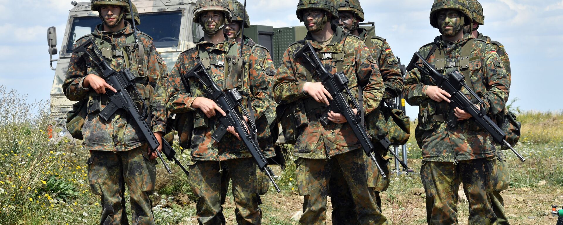 German soldiers (Bundeswehr) are pictured at a training area on August 9, 2016 in Ohrdruf - Sputnik International, 1920, 12.11.2024